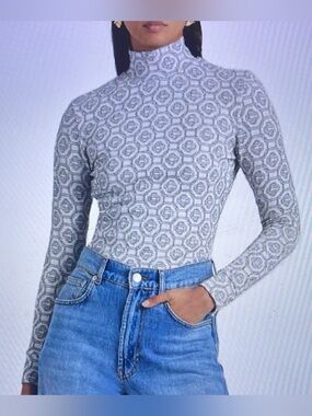 Metallic Jacquard Knit Turtleneck Top - Gray/White